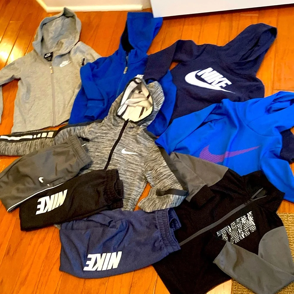 Bundle of 6 Nike hoodies, pull over & 3 sweatpants. Total of 9 items - Picture 1 of 16